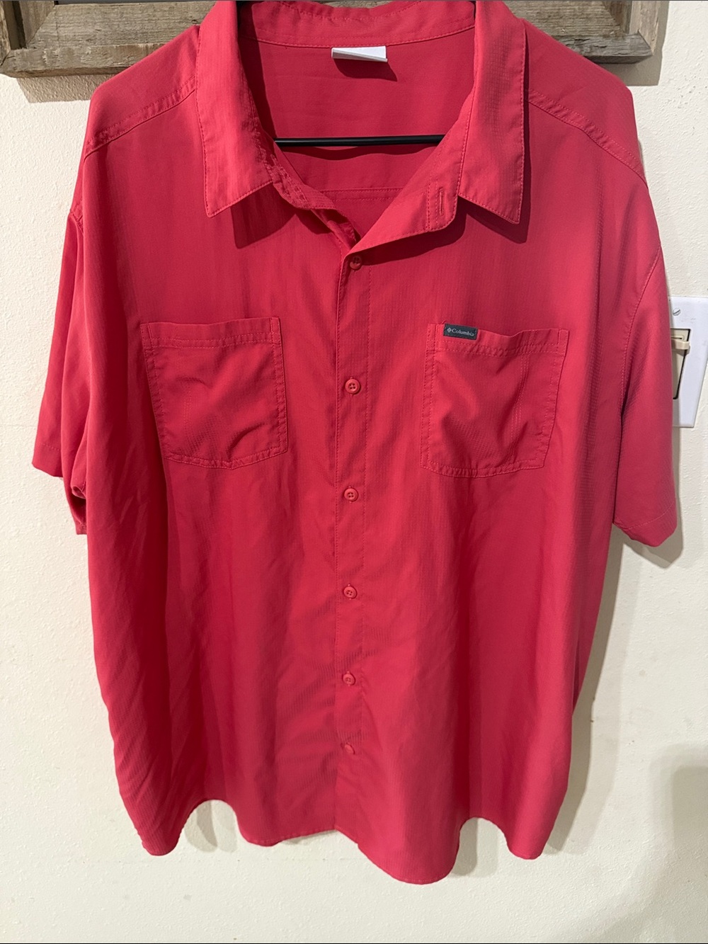 Columbia Men's Short-Sleeve Lightweight Fishing Outdoor Button Shirt Dark Salmon